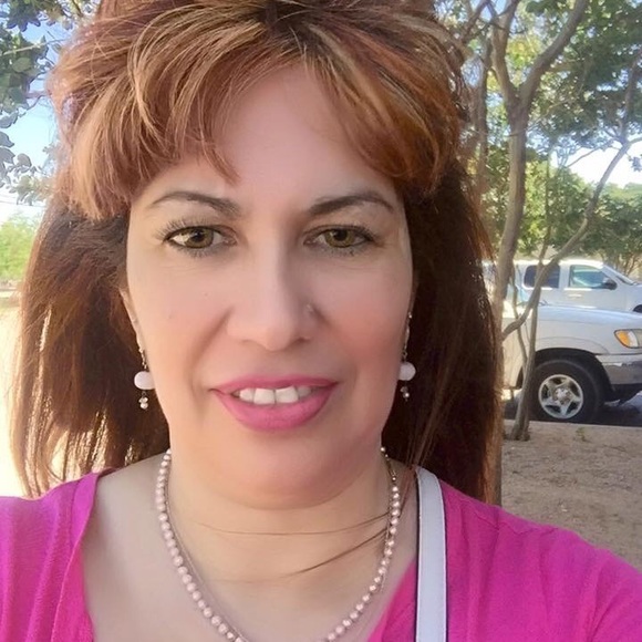 LIKE THIS POST TO GET NOTIFIED WHEN I GO LIVE. Hi I’M TRACI Posh Ambassador 5⭐️ - Picture 2 of 10